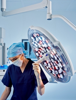 NHS and industry engineers collaborate ‘to set new standard for OR lighting’ lighting