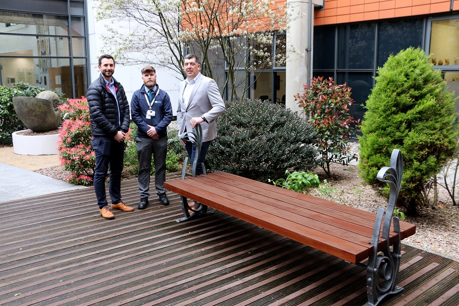 Bender Ireland donates bench to Belfast hospital as ‘tribute to all hospital staff’